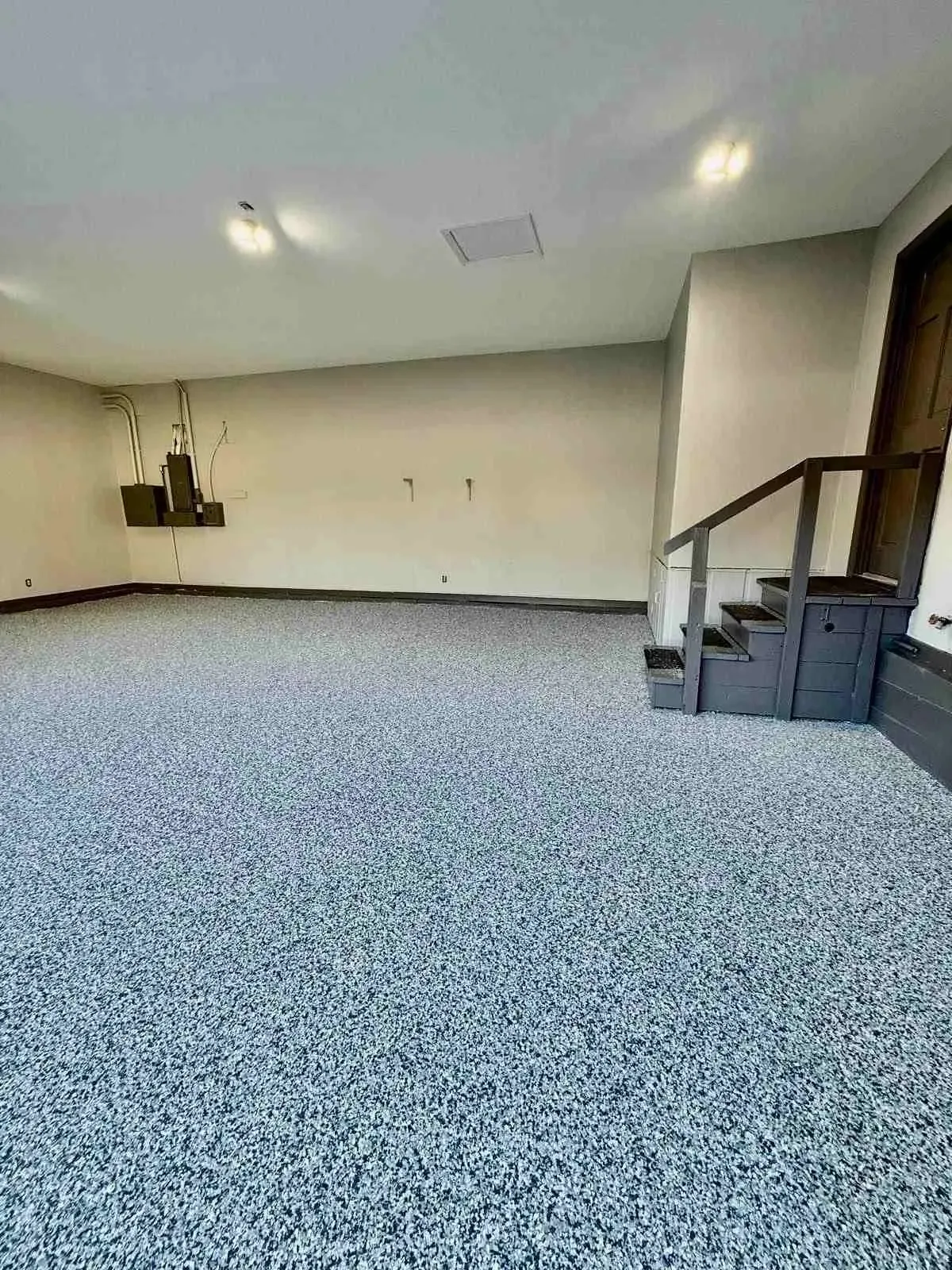 Garage floor with a newly applied epoxy coating in Lawrenceburg, KY, installed by In & Outdoor Solution for a professional and lasting finish.